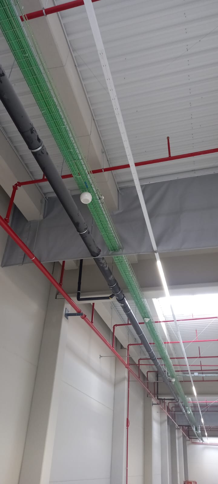 SCI instala barreras de humo fijas en nuevo almacén